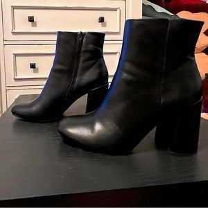 MADDEN GIRL- BLACK ANKLE BOOTS- size 9